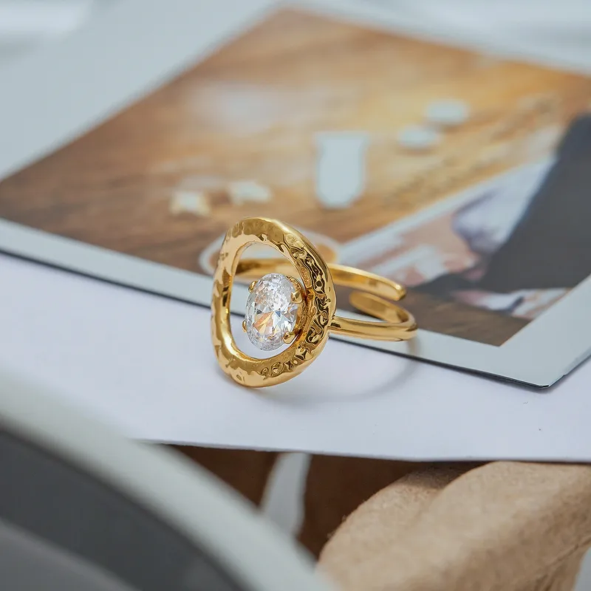 EQUILIBRIO - anello regolabile con zircone ovale