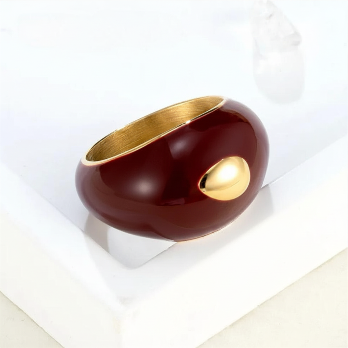 ESSENZA - anello verniciato, della forma bombata.